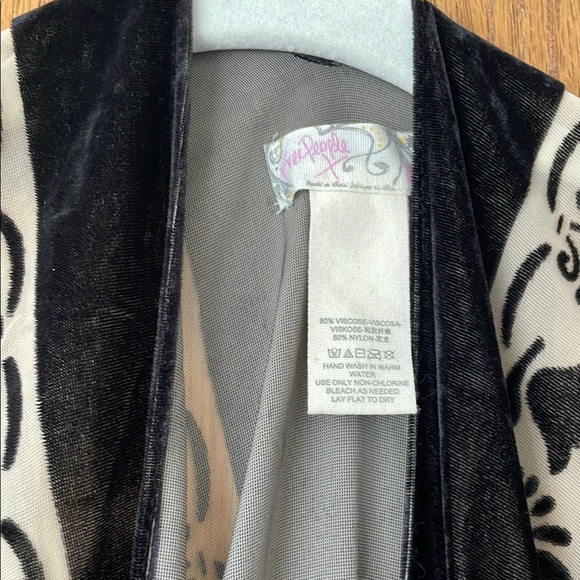 Free People Black and Cream Wrap - Picture 2 of 5